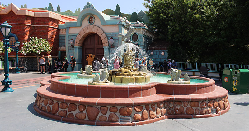 Roger Rabbit Fountain